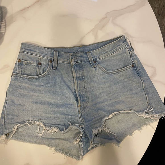 Levi’s shorts - Picture 3 of 4